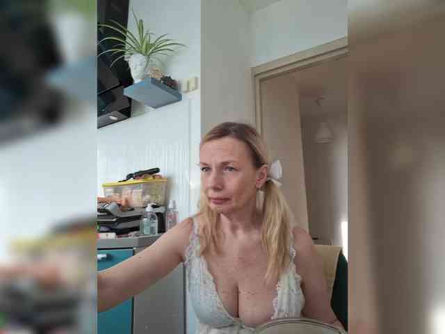 ShiningMILF webcam