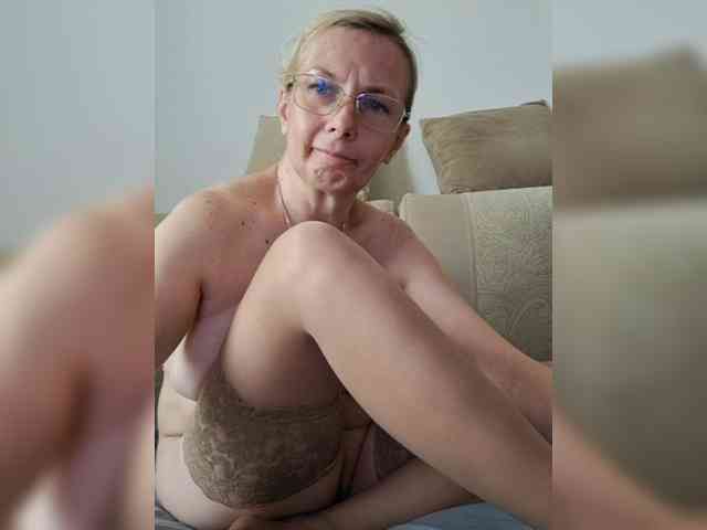 ShiningMILF webcam