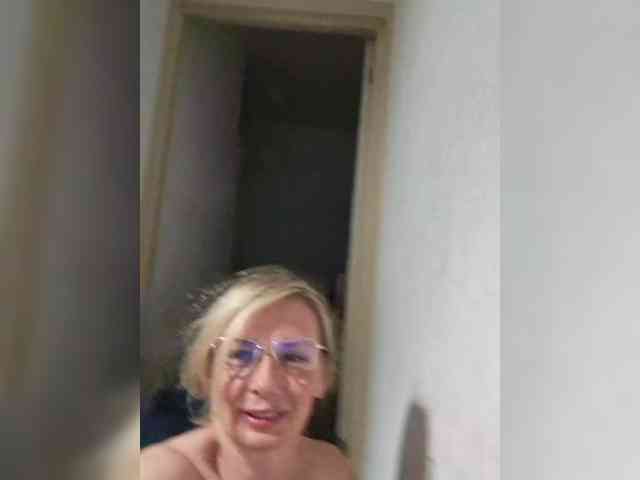 ShiningMILF webcam