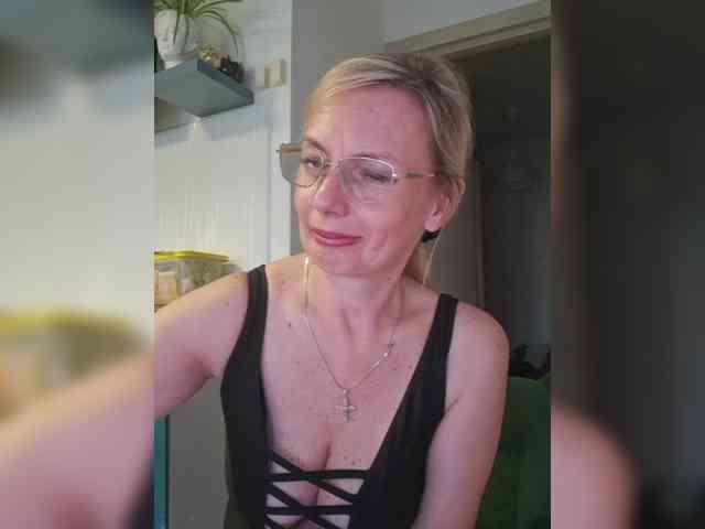 ShiningMILF webcam