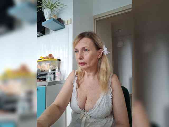 ShiningMILF webcam