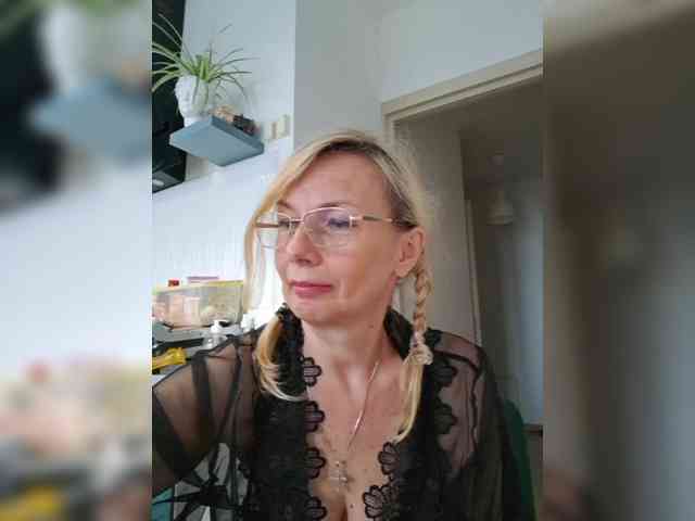 Модель: ShiningMILF