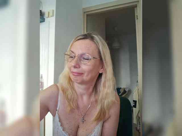 ShiningMILF webcam