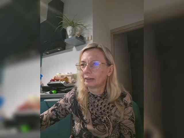 ShiningMILF webcam
