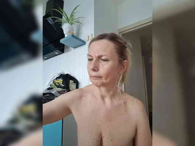 Модель: ShiningMILF