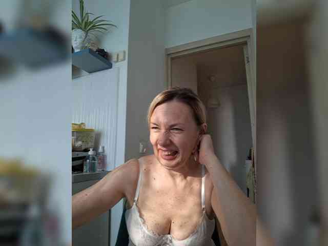 ShiningMILF webcam
