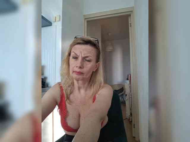 ShiningMILF webcam
