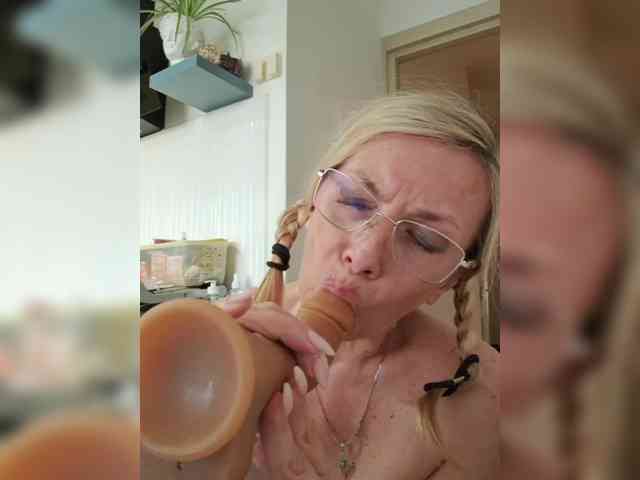 ShiningMILF webcam