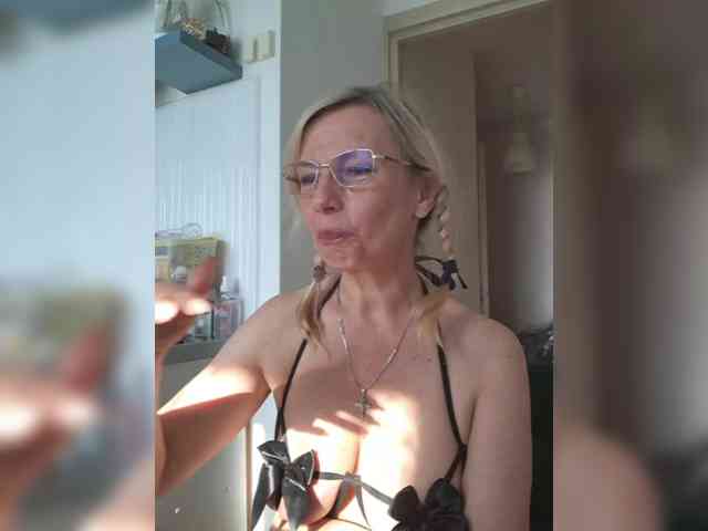ShiningMILF webcam