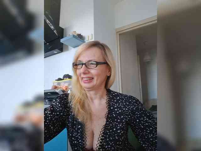 ShiningMILF webcam