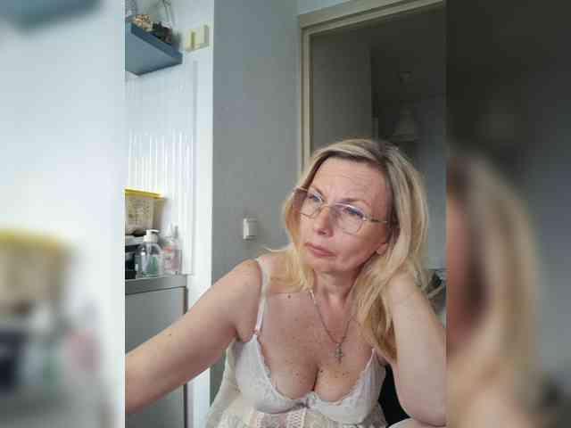 ShiningMILF webcam
