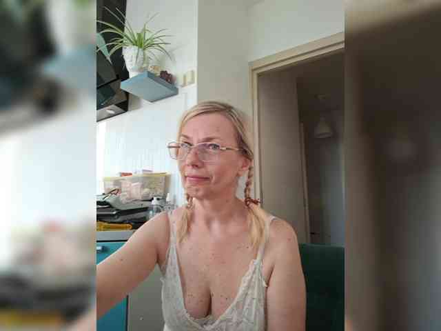 ShiningMILF webcam