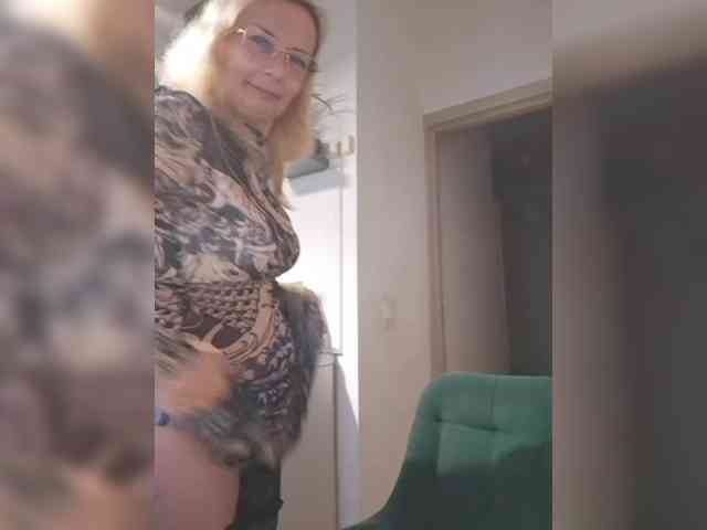 ShiningMILF webcam