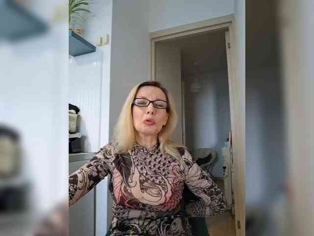 Модель: ShiningMILF