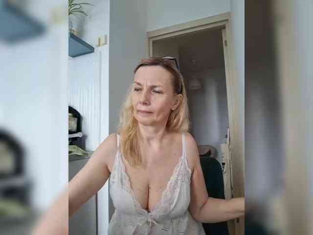 ShiningMILF webcam
