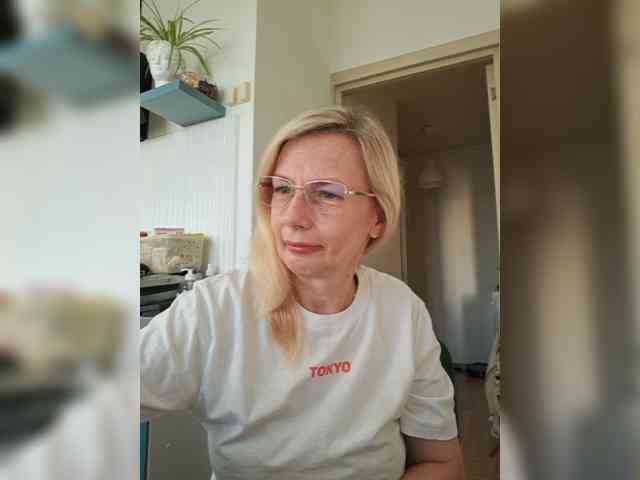 ShiningMILF webcam
