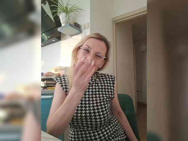 ShiningMILF webcam