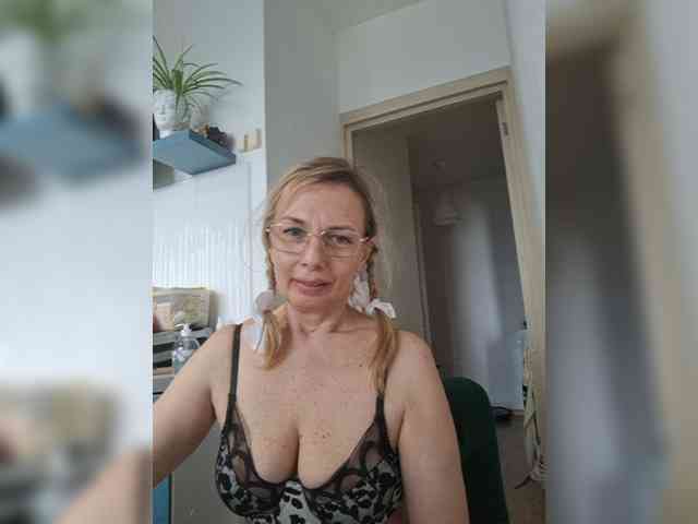 ShiningMILF webcam