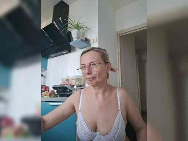 ShiningMILF webcam