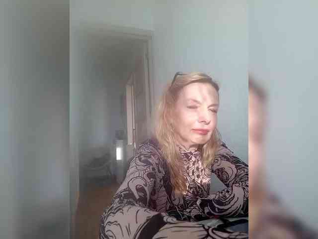 ShiningMILF webcam
