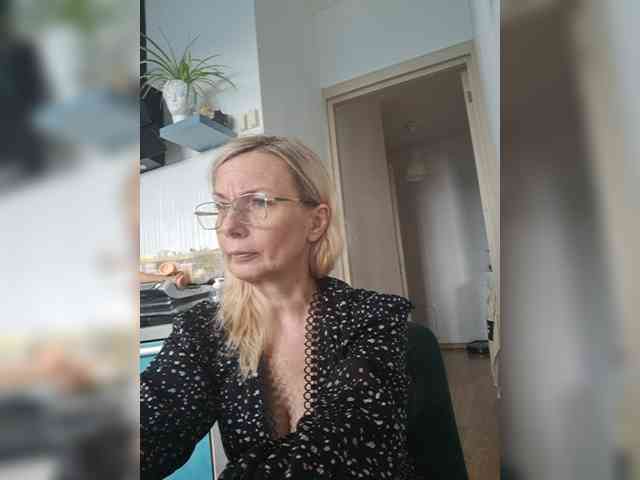 ShiningMILF webcam