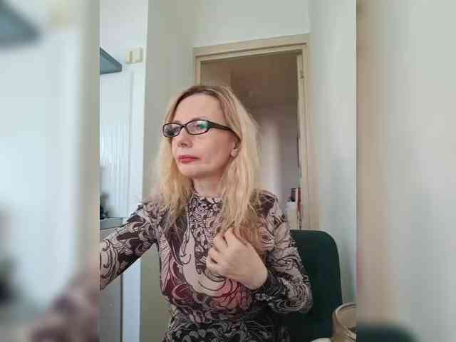 Модель: ShiningMILF