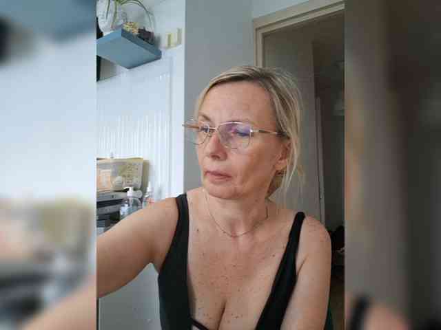 ShiningMILF webcam