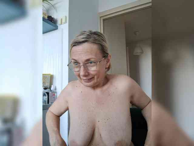 ShiningMILF webcam