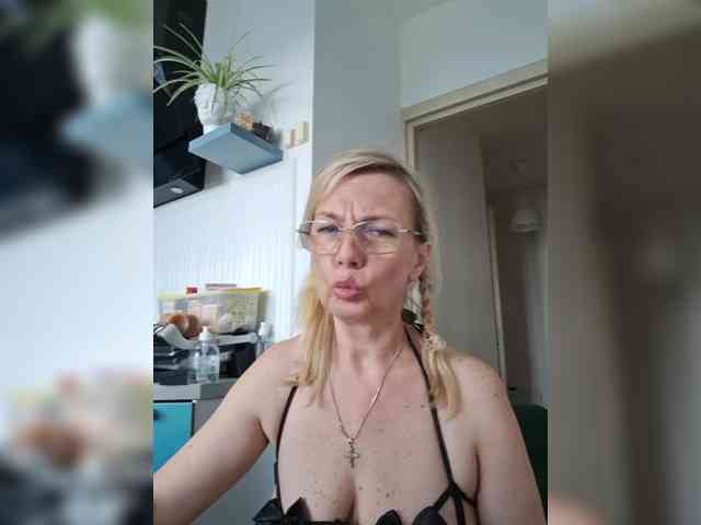 ShiningMILF webcam