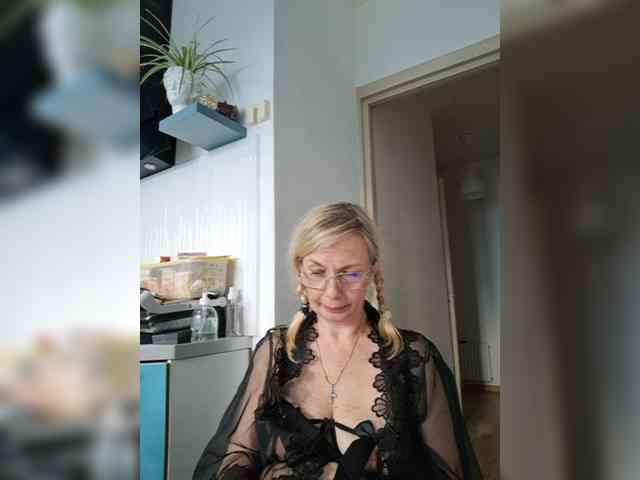 ShiningMILF webcam