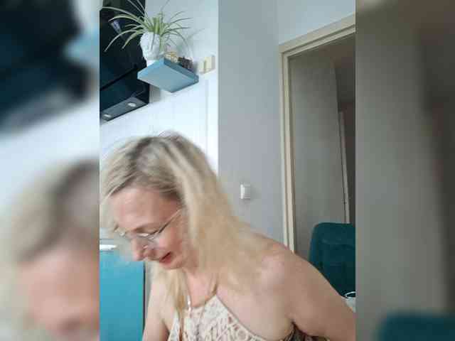 ShiningMILF webcam