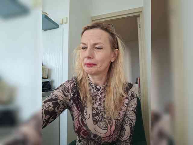 Модель: ShiningMILF
