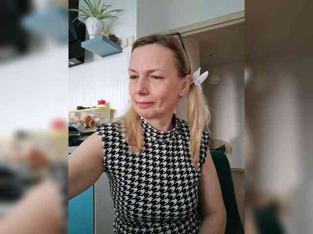 Модель: ShiningMILF