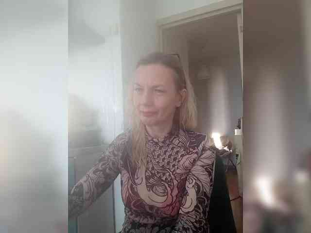 ShiningMILF Live Webcam on BongaCams