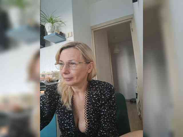 ShiningMILF webcam