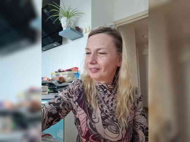 ShiningMILF webcam