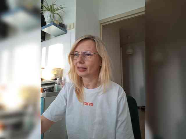 ShiningMILF webcam