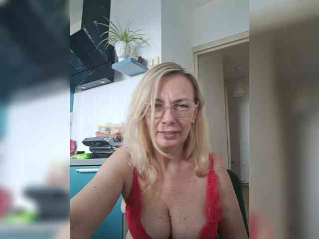 ShiningMILF webcam