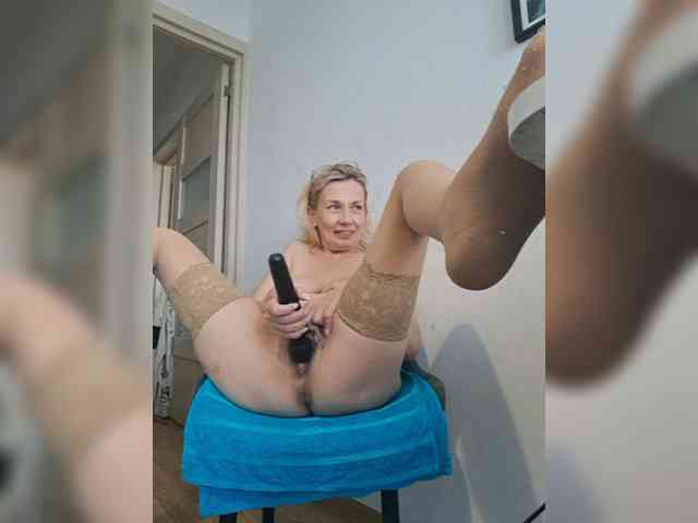 ShiningMILF webcam
