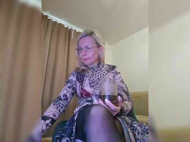 ShiningMILF webcam