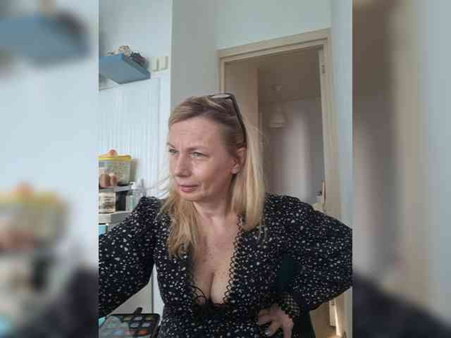 ShiningMILF webcam