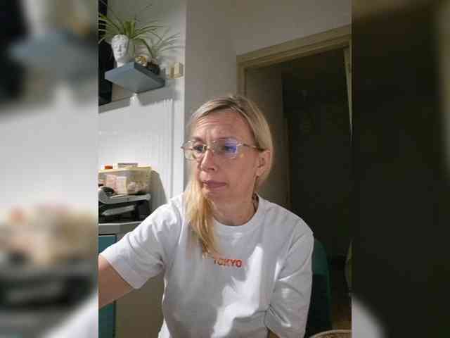 ShiningMILF webcam