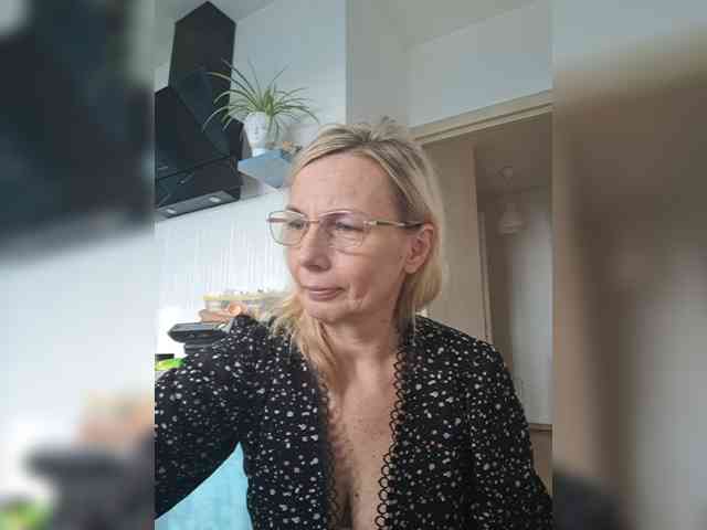 ShiningMILF webcam