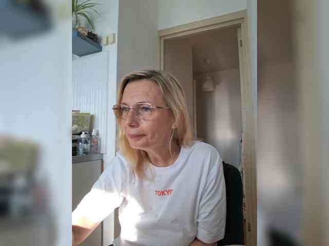 ShiningMILF webcam