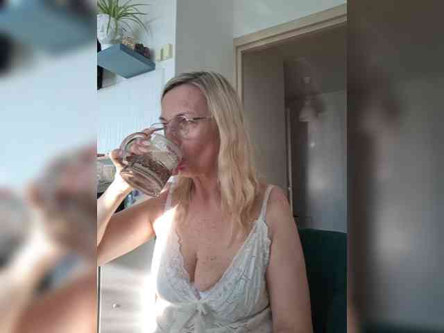 ShiningMILF webcam