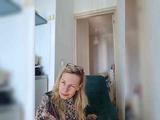 ShiningMILF webcam