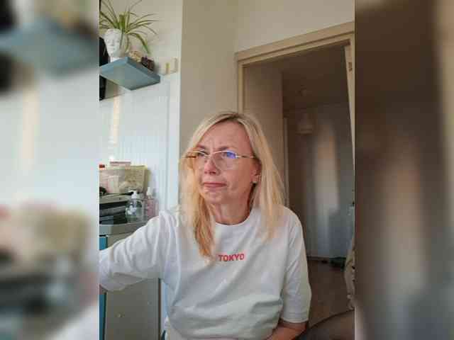 ShiningMILF webcam