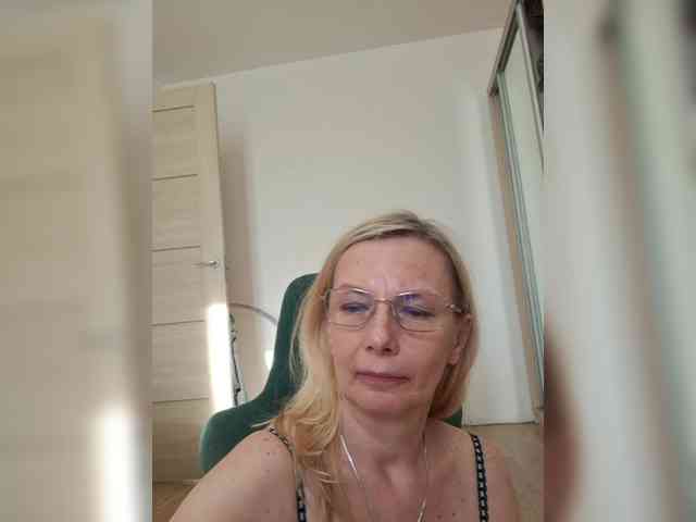 Модель: ShiningMILF