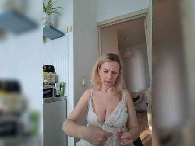 ShiningMILF webcam
