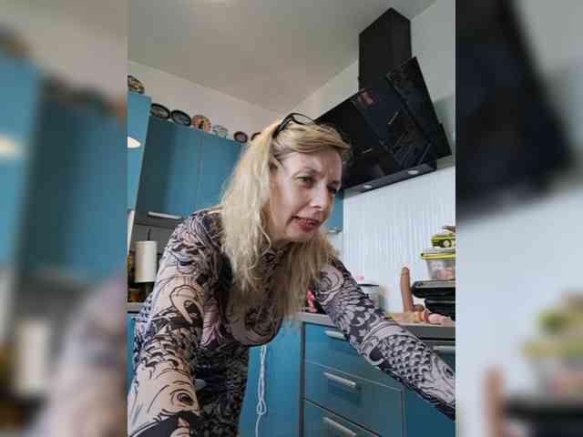 ShiningMILF webcam